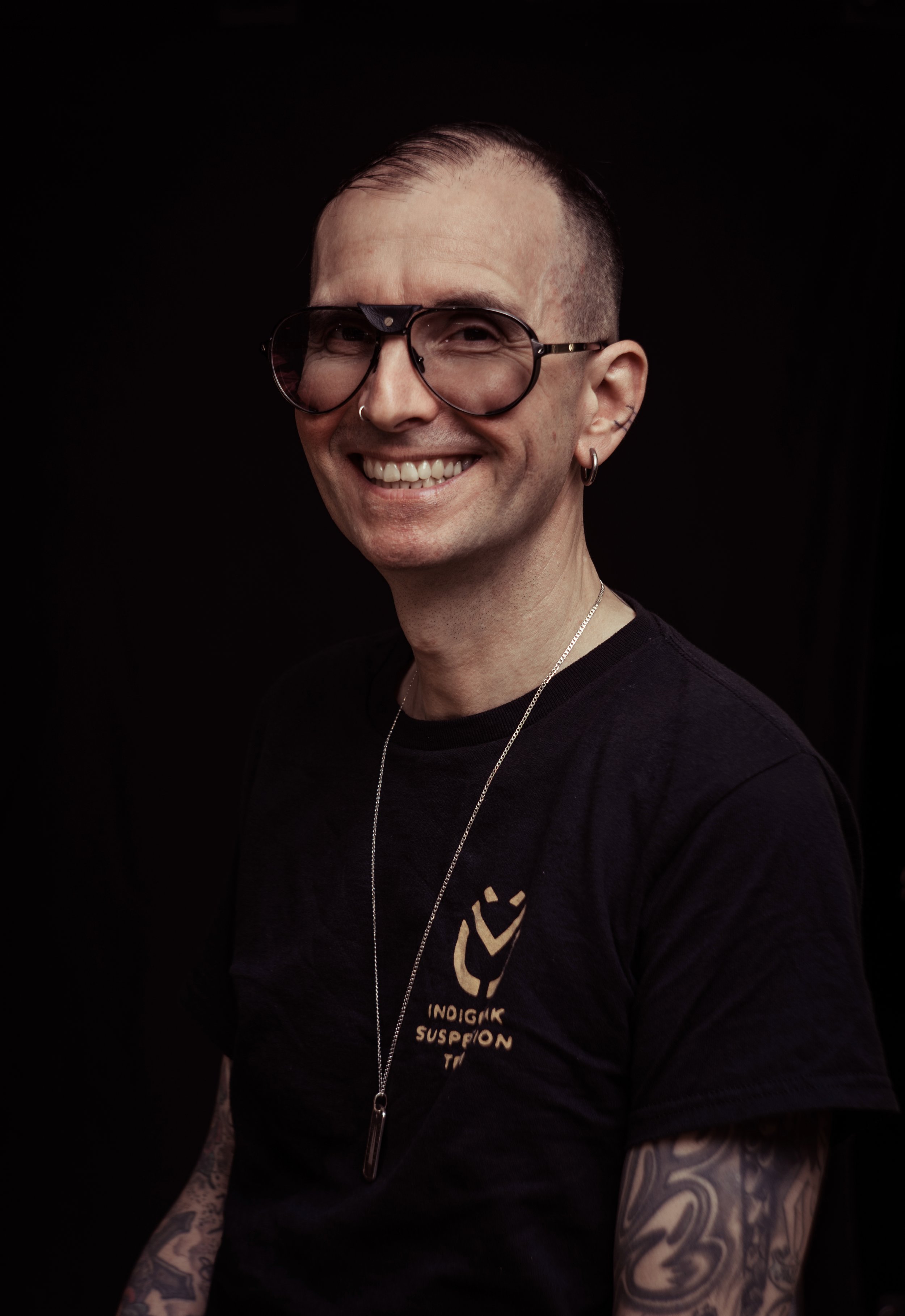 Dr. Mark Benecke lächelt auf einem Porträtfoto von Steffi von der Heid.